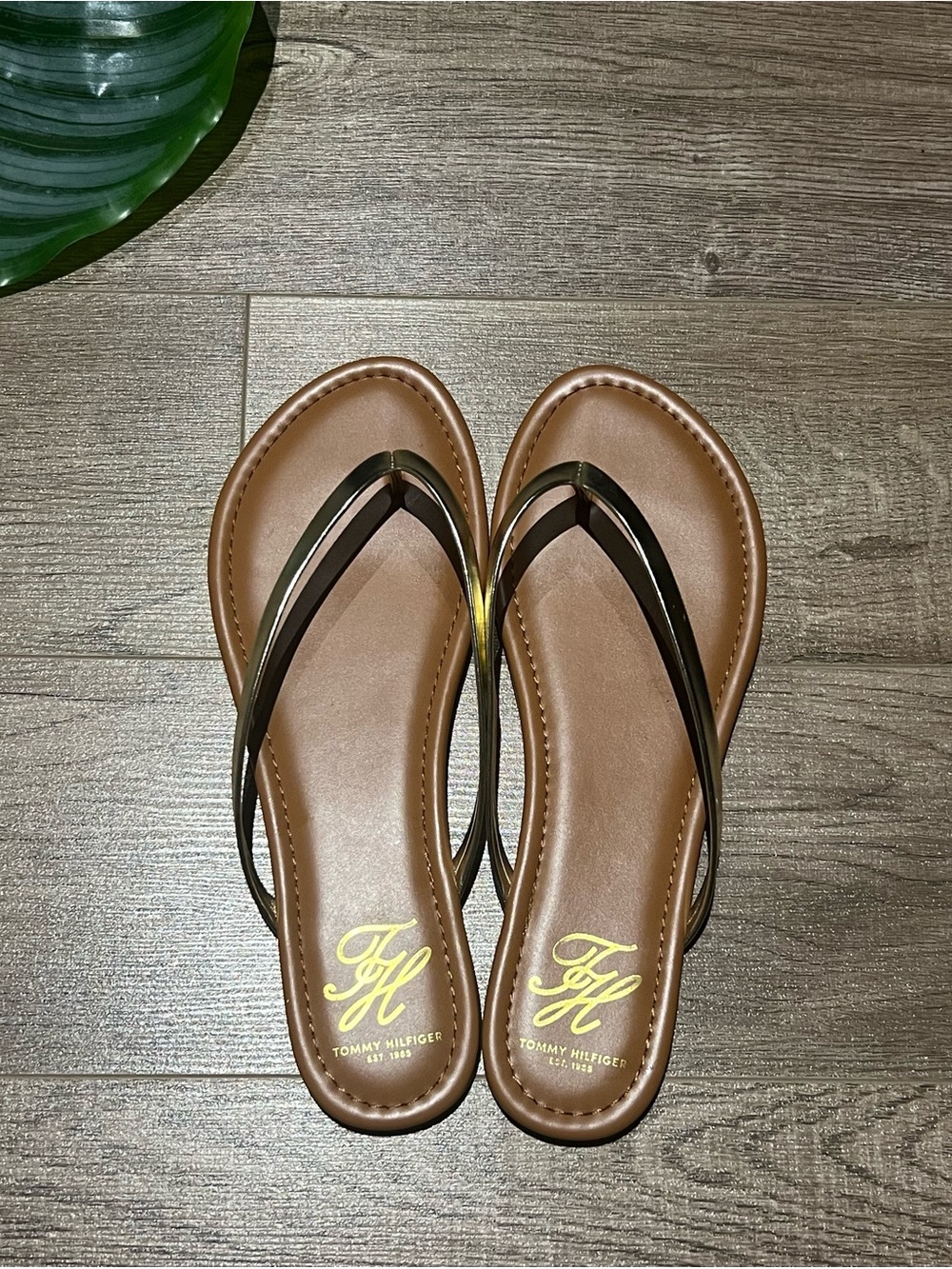 🟤 Tommy Hilfiger Monogram Flip Flops